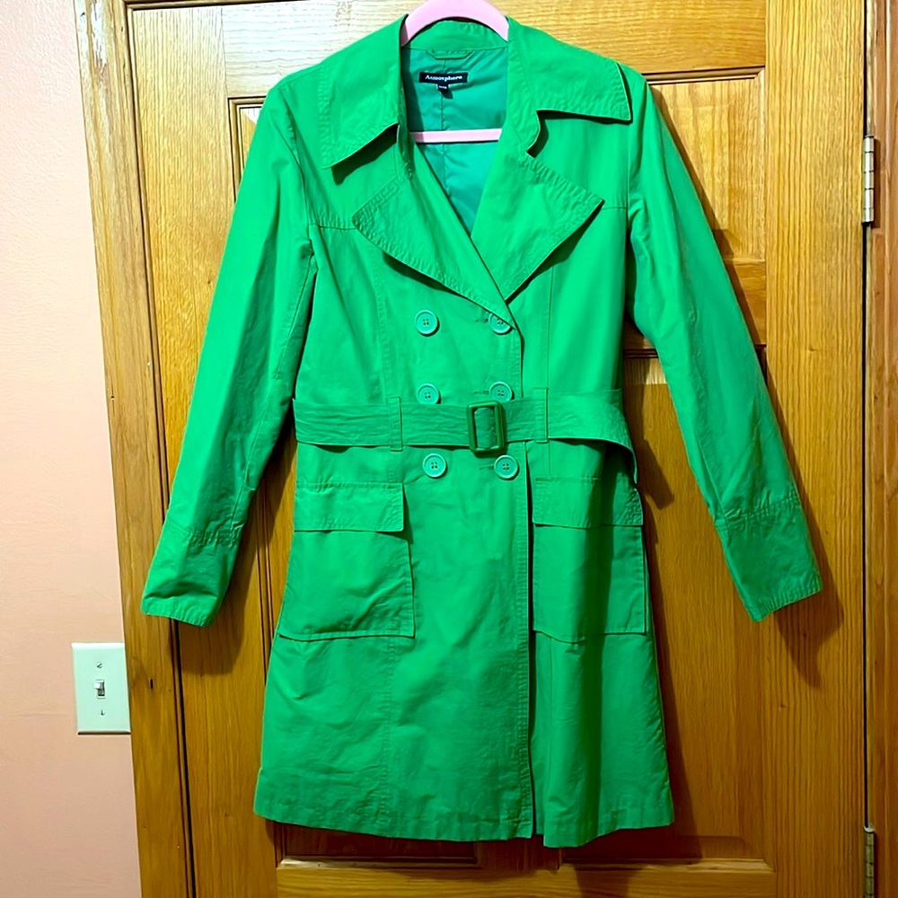 Pretty green lightweight double breasted trench coat with belt